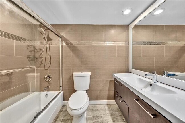 Building Photo - 3520 Oaks Way