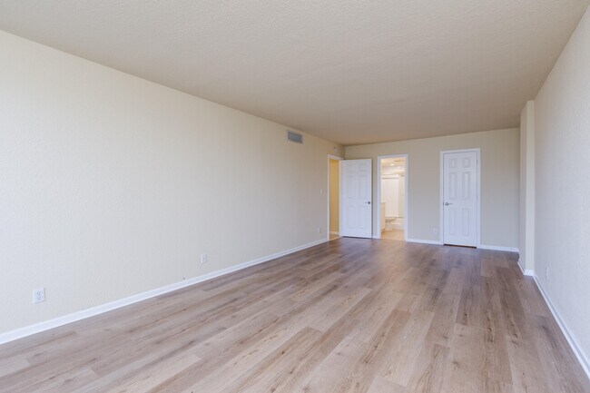 Building Photo - 1000 Spanish River Rd