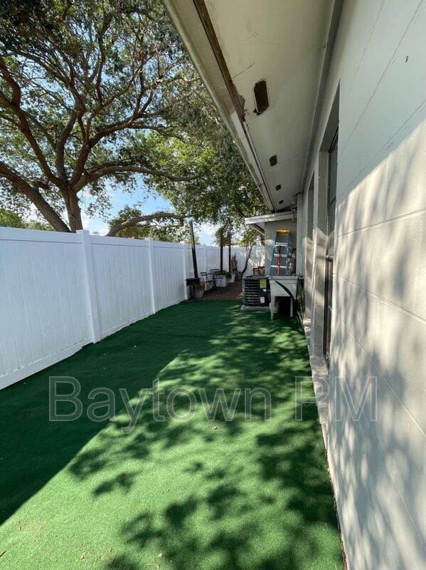 Building Photo - 5108 Ravensdale Way