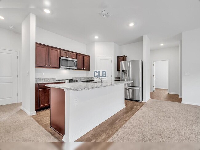 Building Photo - Neverland3012