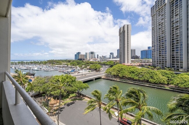 Building Photo - PRIME ALA MOANA/WAIKIKI LOCATION: 2BR/1.5BA Condo with Parking & In-Unit Washer/Dryer!