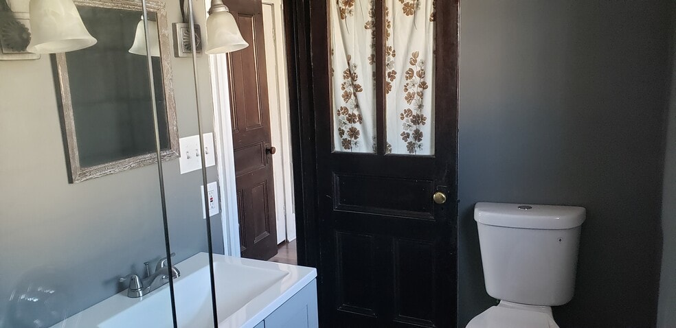 Renovated bathroom - 910 Spring Garden St