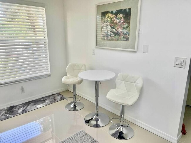 Building Photo - 14527 Bonaire Blvd