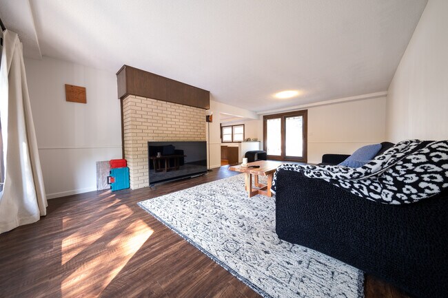 Building Photo - 4517 W 113th St