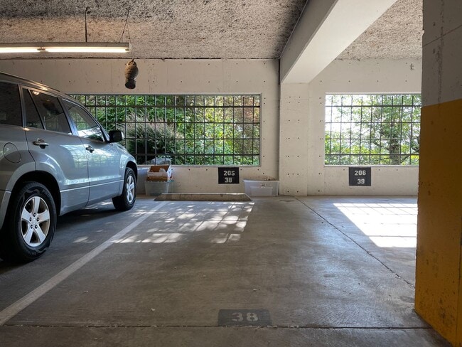 Building Photo - CLICK "REQUEST A TOUR" NOW!