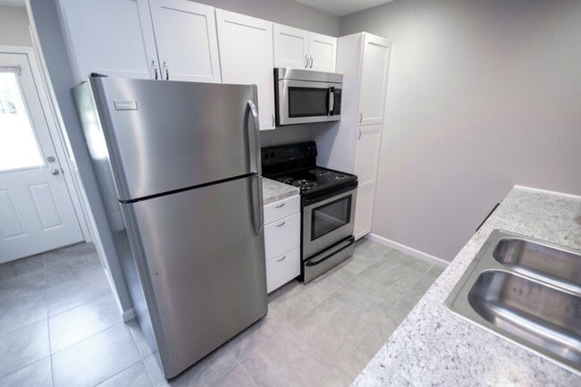 Building Photo - Stunning 2 Bedroom Duplex Rental on Gerald Ct - $1150/ Month