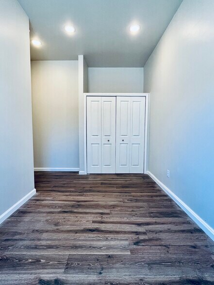 Bedroom 1 - 1012 Swan St