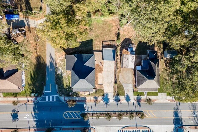 Building Photo - 4615 S Lee St