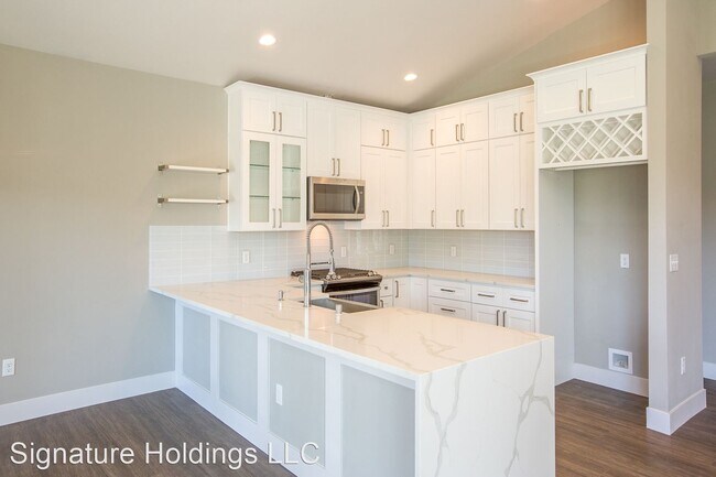 Building Photo - 4 br, 3 bath House - 314 E. Little Spokane...