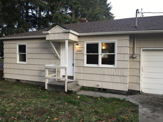 Building Photo - Tacoma/ Parkland duplex 2bdr 1 bath