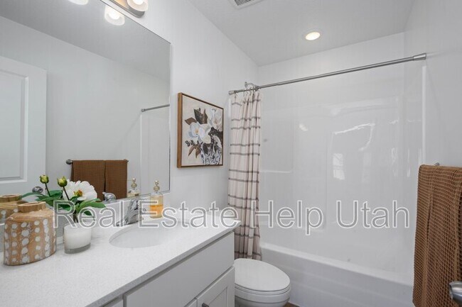 Building Photo - 281 W 1150 N