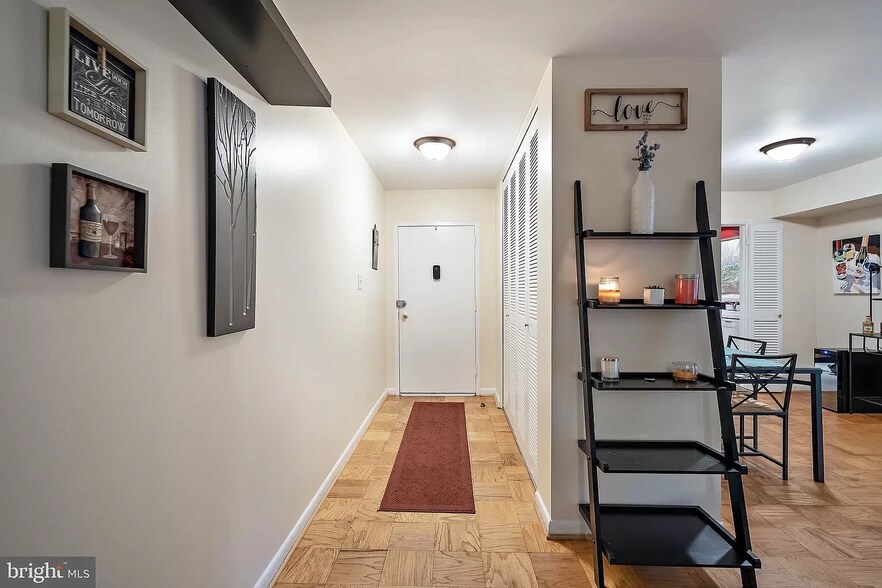 Building Photo - 10684 Weymouth St