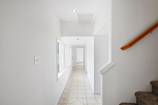 Building Photo - Beautiful 3-Bedroom, 3-Bath Home with a Huge Yard and Ample Parking