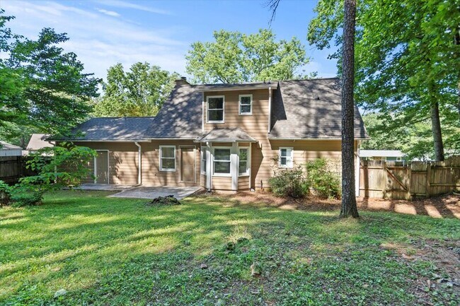 Building Photo - 233 Pine Ridge Rd