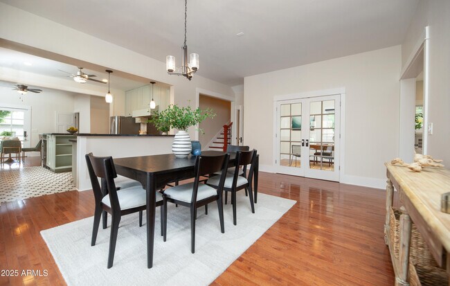 Building Photo - 69 W Lynwood St