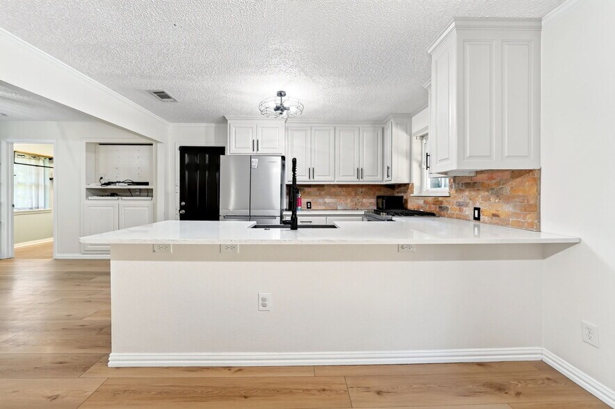 Building Photo - 505 Whittle Way