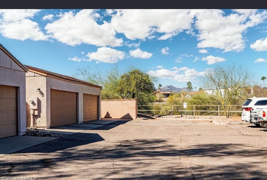 Building Photo - 2417 N Palo Hacha Dr