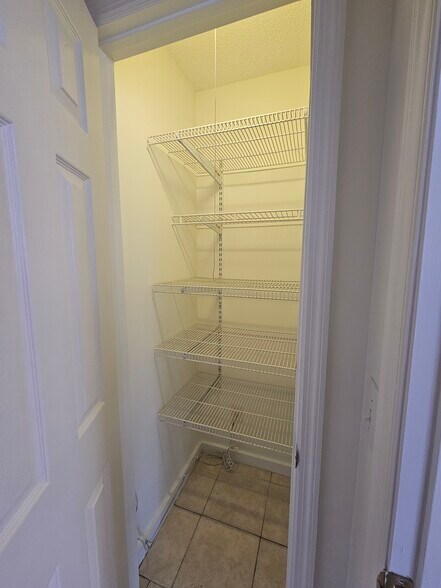 Building Photo - 1503 Flushing Dr