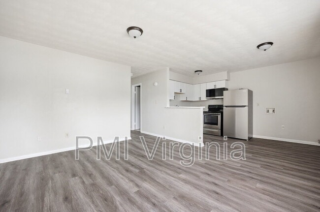 Building Photo - 2916 Pleasant Ave