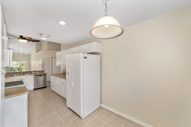 Building Photo - 5436 Admiral Way