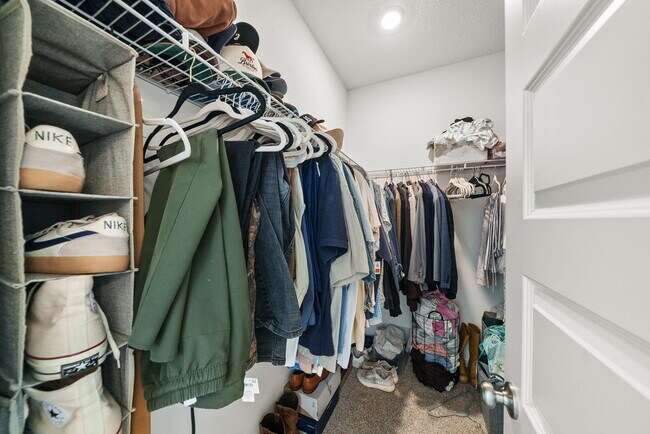 Building Photo - 39 Bluebeech St