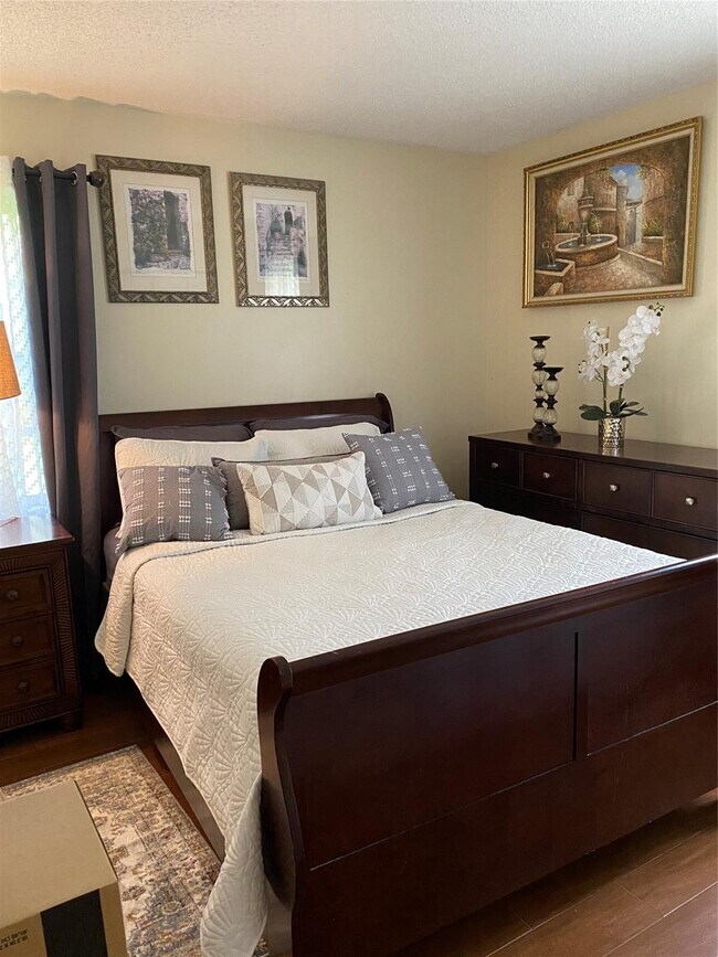 Building Photo - 448 NE 210th Cir Terrace