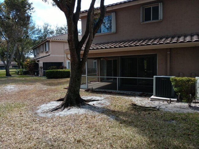 Building Photo - 4983 Pinemore Ln