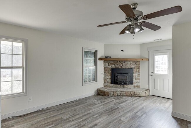 Building Photo - 1051 Gage Dr