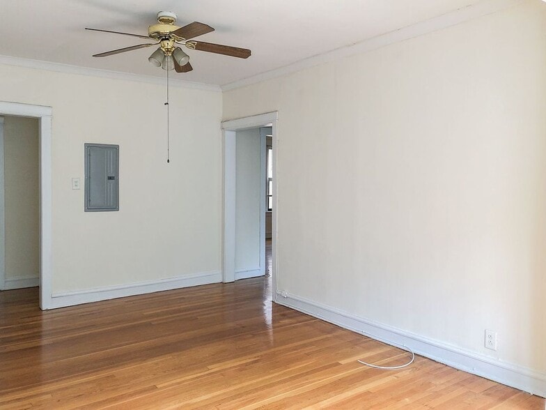 Building Photo - 3933 N Keeler Ave