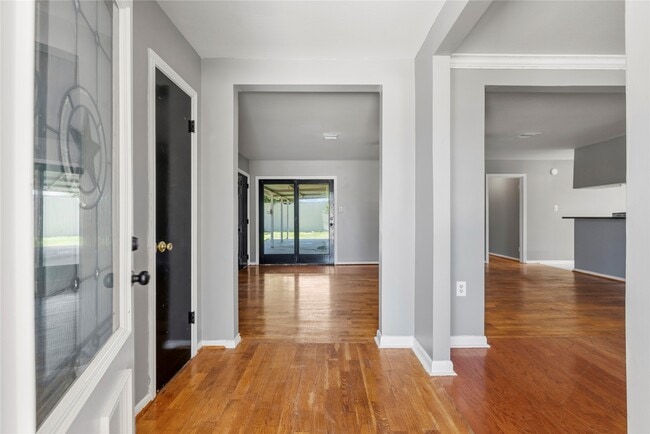 Building Photo - 4014 Mona Lee Ln