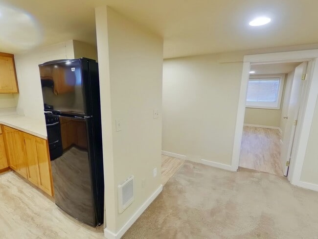 Building Photo - 962 NW Van Buren Ave