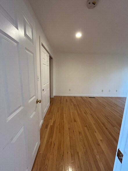 Building Photo - 22 Broadlawn Park