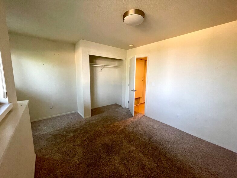 Second bedroom - 155 University Ter