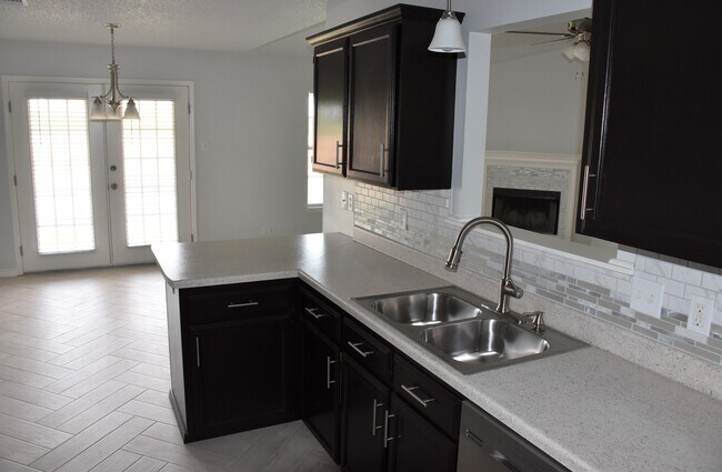 Building Photo - 1110 Amberton Pkwy