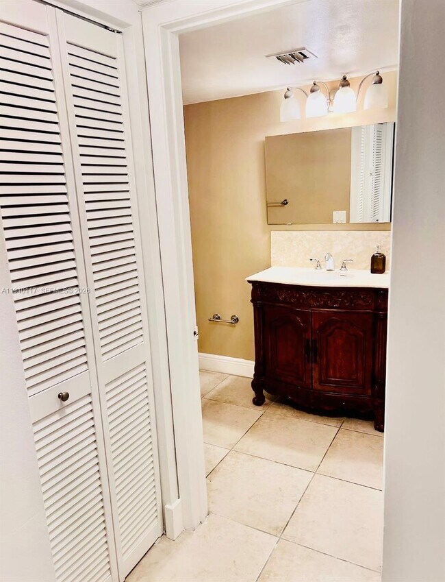 Building Photo - 5654 Rock Island Rd