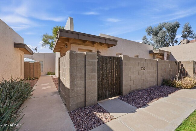 Building Photo - 231 N Robson