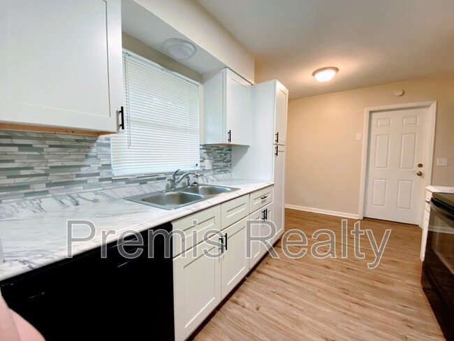 Building Photo - 1121 Mary Jane Ln