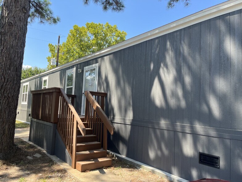 Primary Photo - 117 Betty St