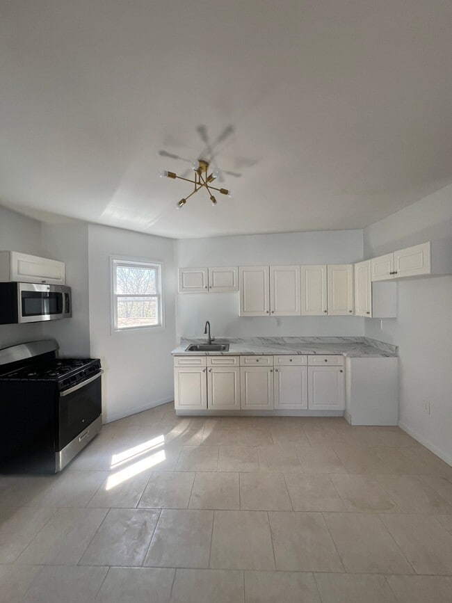 Building Photo - 820 S 15th St