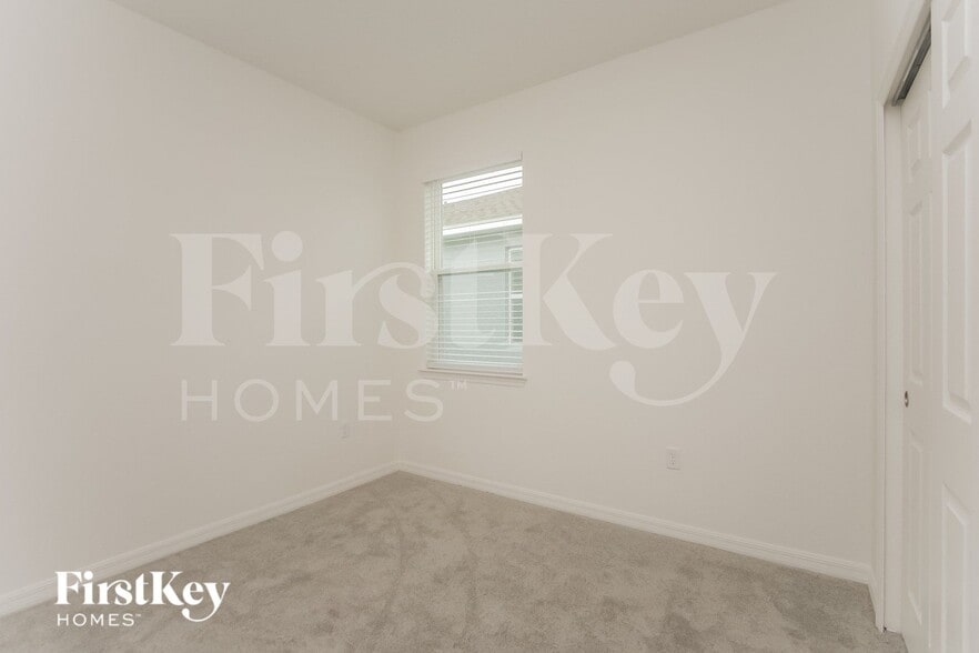 Building Photo - 328 Corbel Ln