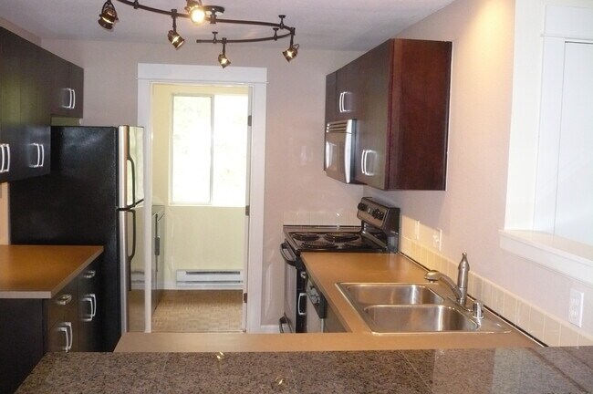 Building Photo - 742 Kirkland Cir