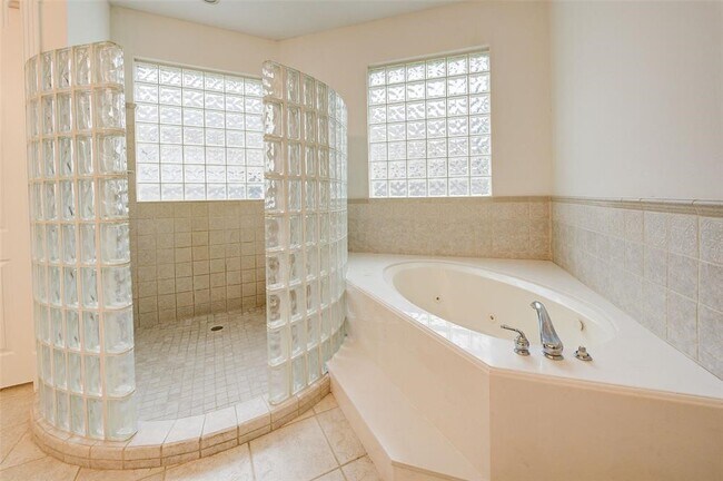 Building Photo - 3615 Whidbey Ct
