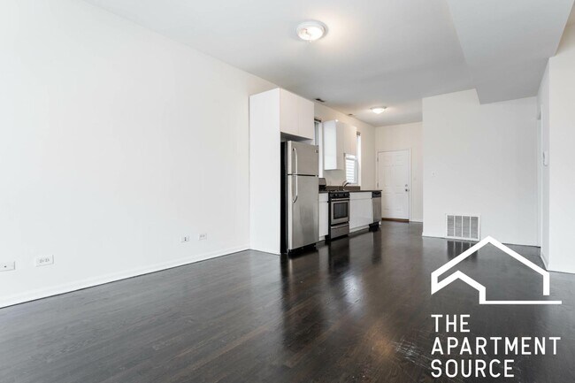 Building Photo - 2438 N Ashland Ave