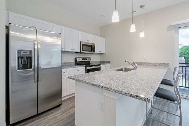 Interior Photo - 611 S State St