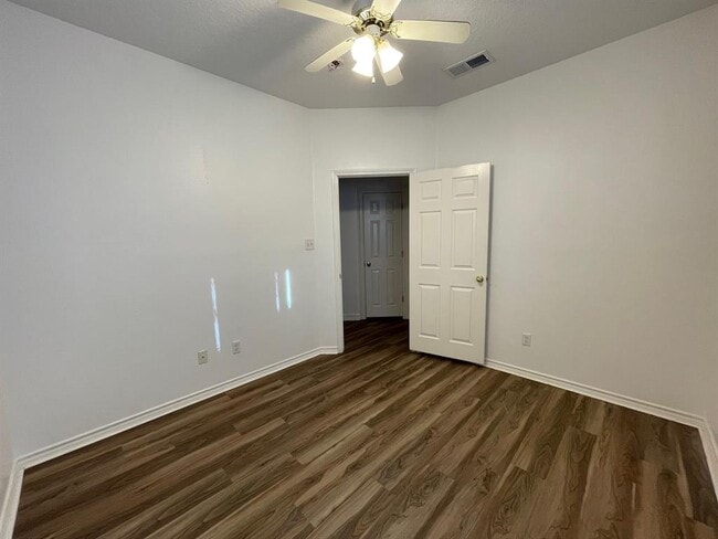 Building Photo - 1225 Sagebrush St