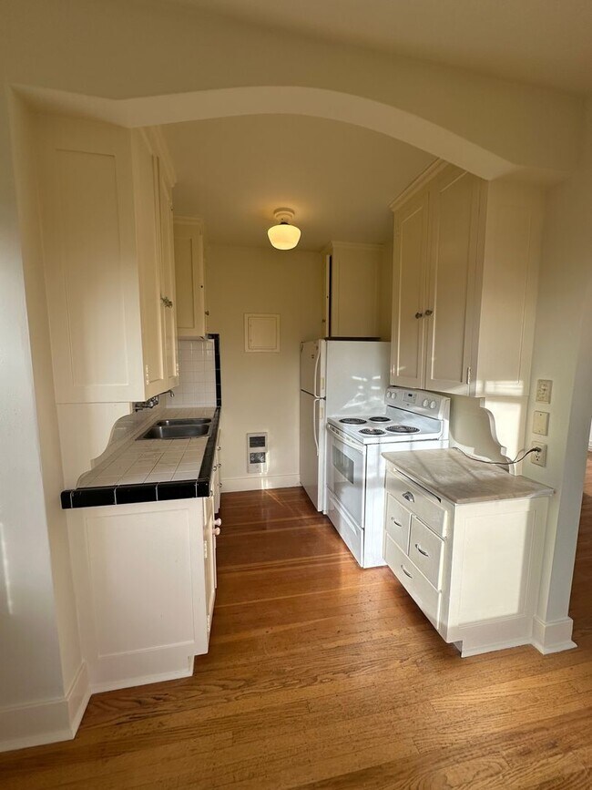 Building Photo - Glen Eden Apartments