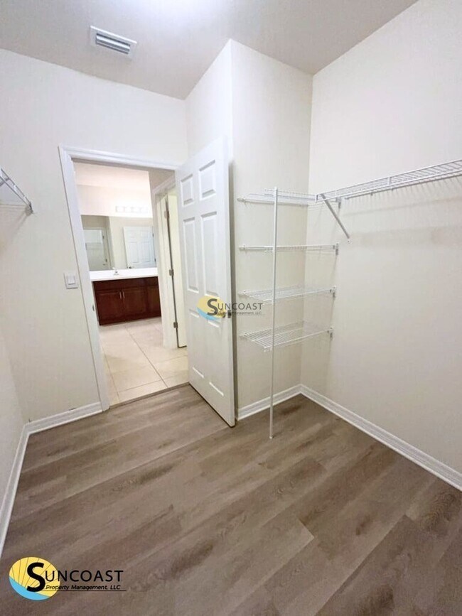 Building Photo - 523 SW 31st St