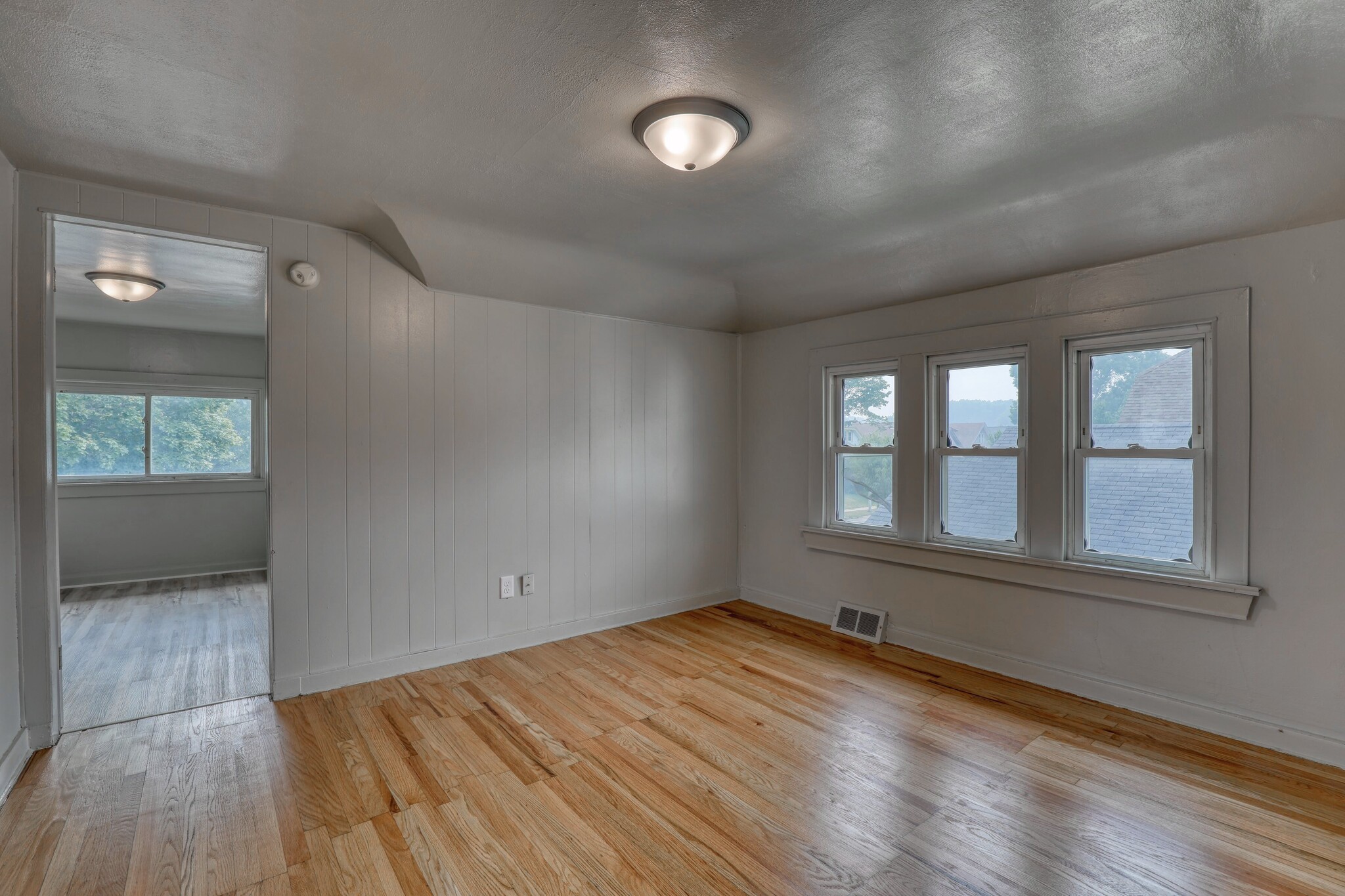 Building Photo - 2213 S 74th St