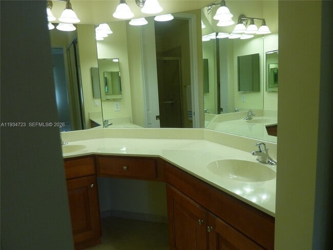 Building Photo - 3500 Oaks Clubhouse Dr