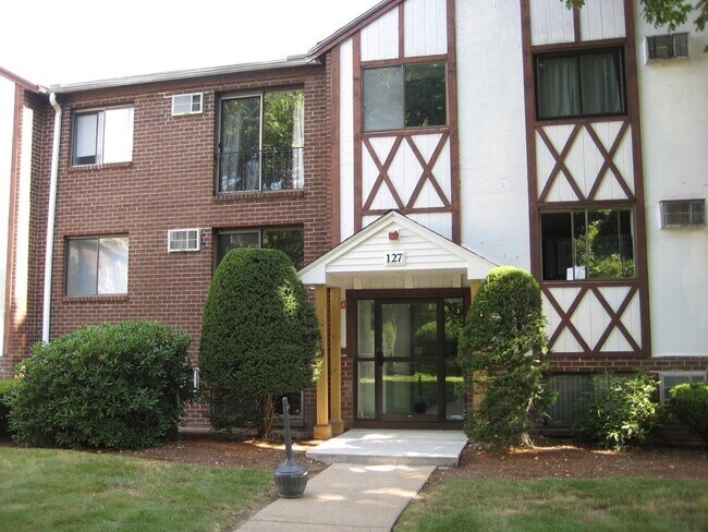 Primary Photo - 127 King St